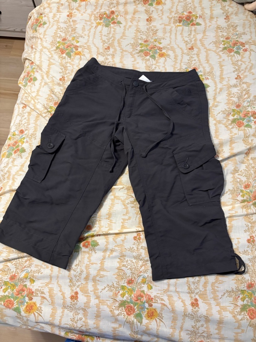 The North Face TNF Women's Pants Size
8 Blue/Gray Cargo Capri 100% Nylon